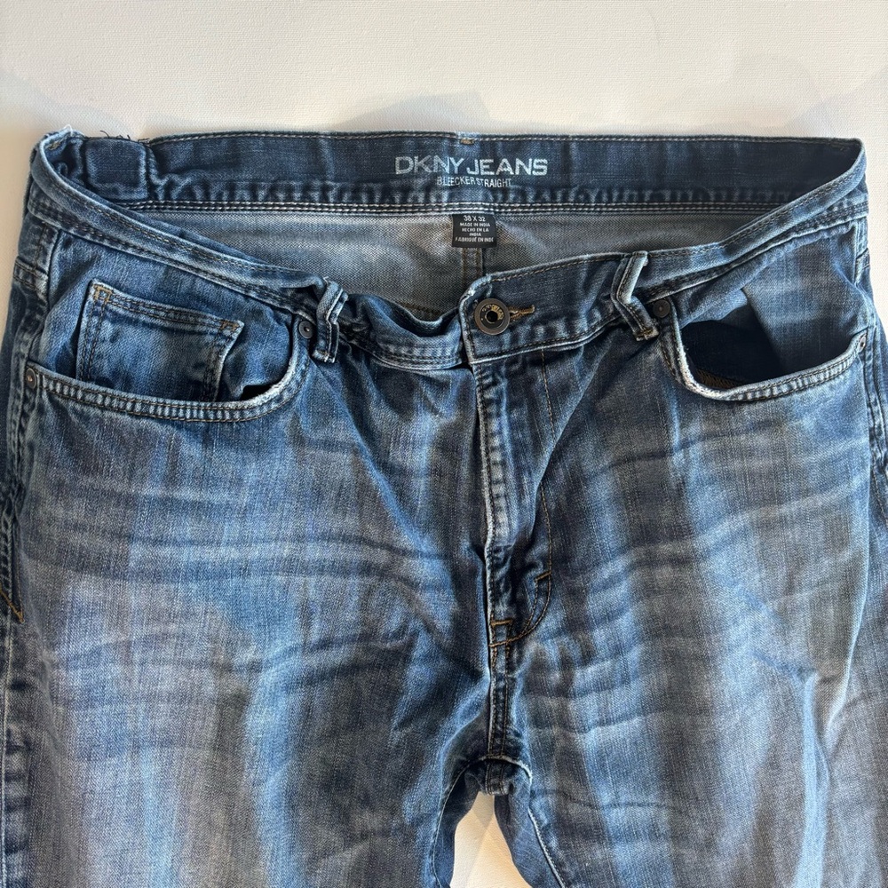 DKNY 38/32 Men's Relaxed Fit Denim Jeans - Classic Blue